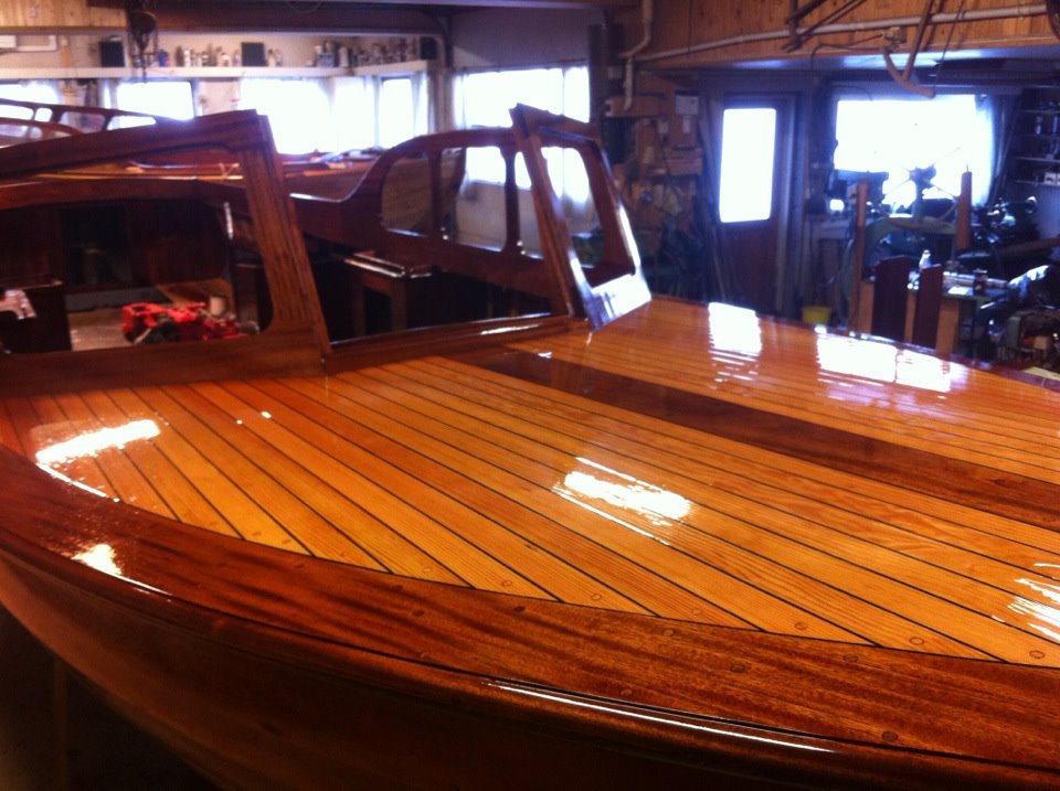 lakking av trebåt